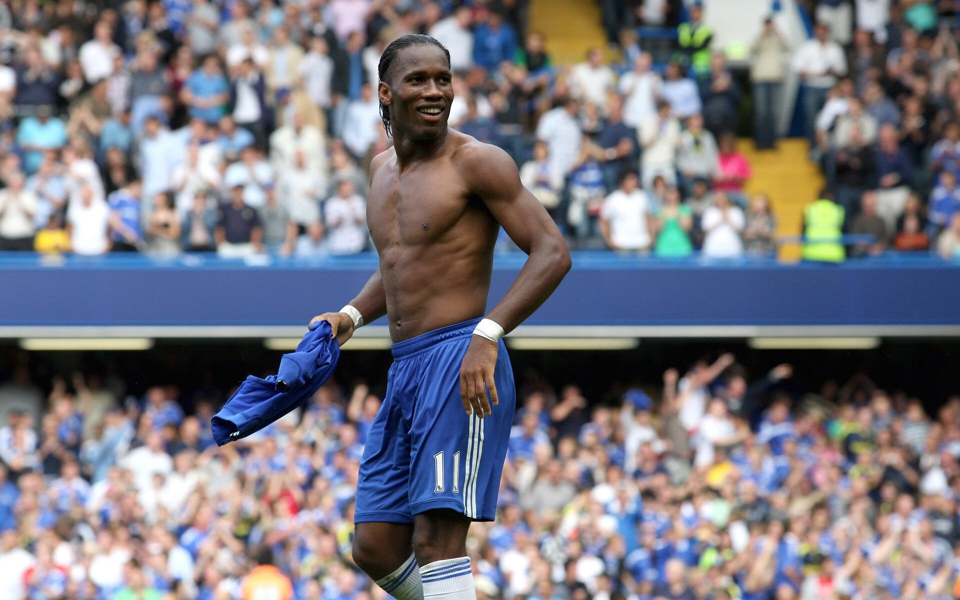 职业联赛设立年度最佳进步球员奖鼓励成长，职业联赛进球最多的球员