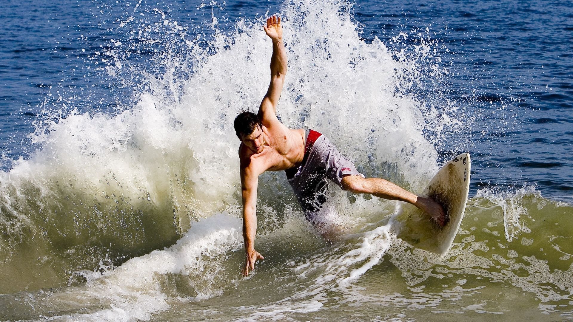 爱游戏网页版-里根·史密斯完美入水赢得掌声，里根史密斯仰泳